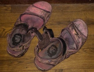 che sandals